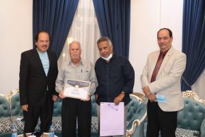 د. عمر عبد العزيز يكرم وائل الجشي وفوزي صالح بحضور محمد إدريس
